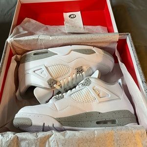 Air Jordan 4 retro white Oreo.. size 11.5